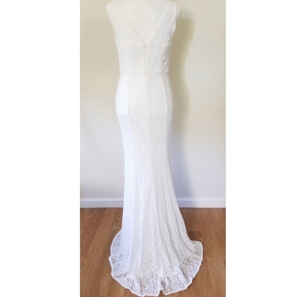 Adrianna Papell Lace V-Neck Wedding Gown Down - Picture 5 of 8